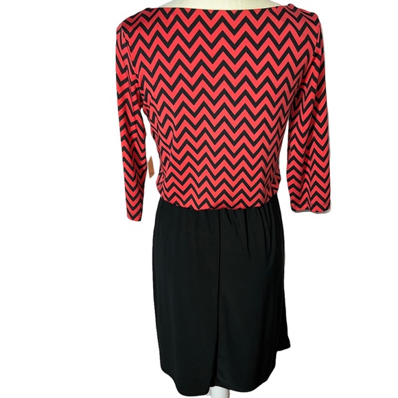 Chevron Print Blouson Dress - Picture 4 of 10